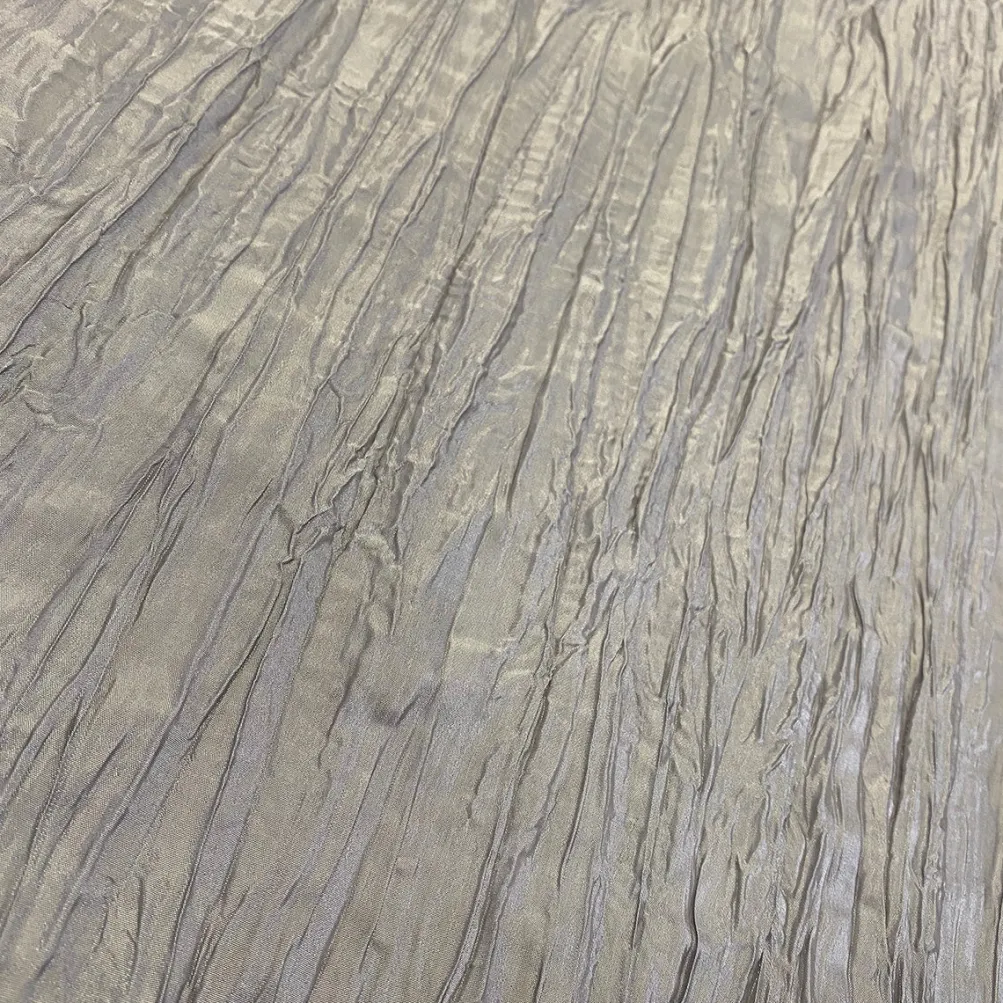 Accordion Taffeta Table Linen in Silver 097