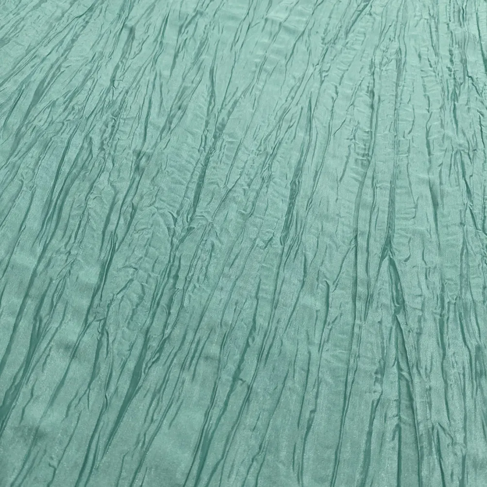 Accordion Taffeta Table Runner in Mint