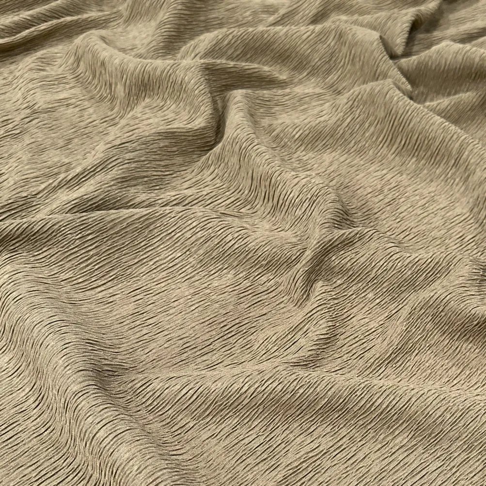 Bella Crepe Table Runner in Taupe