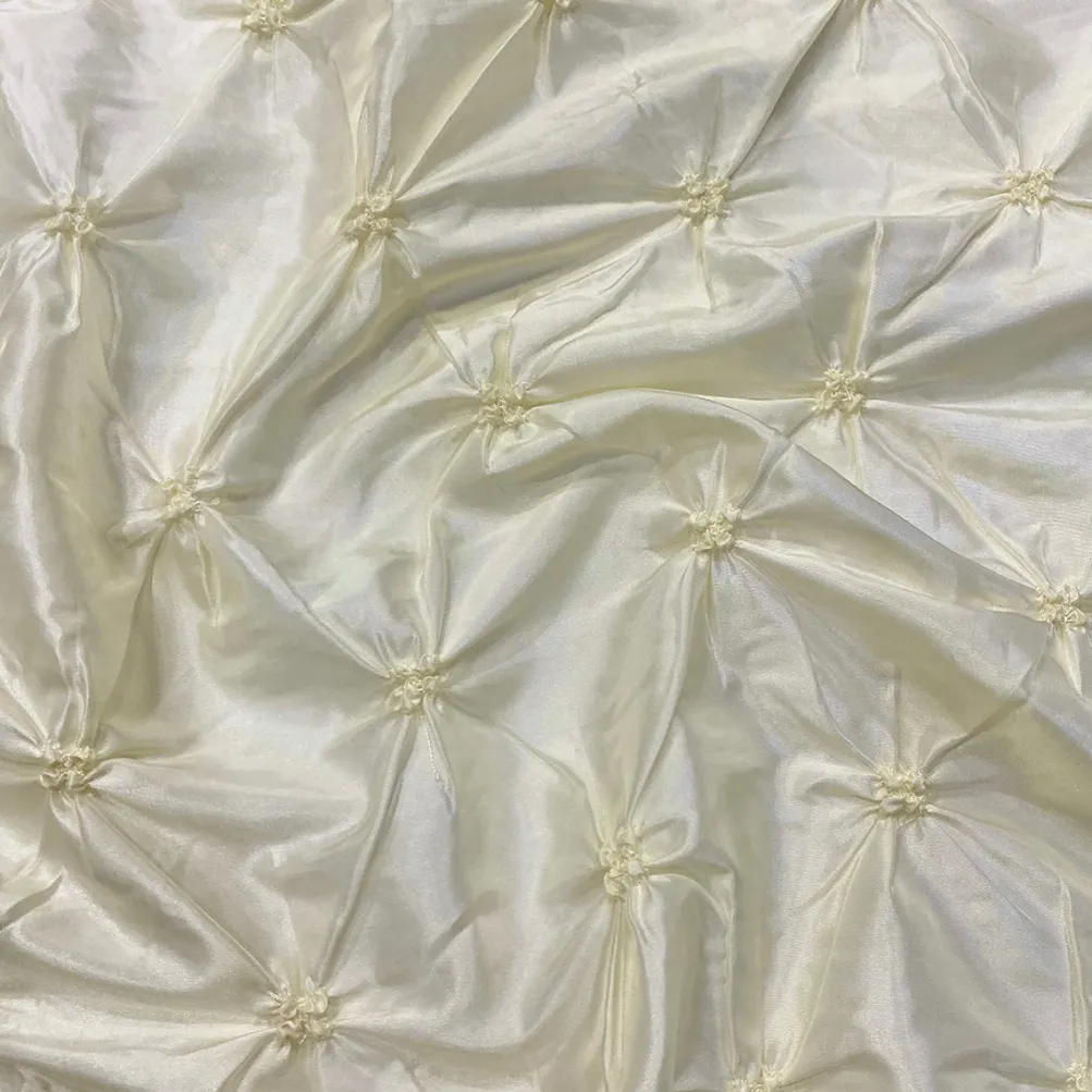 Belly Button (Pinwheel) Table Linen in Ivory