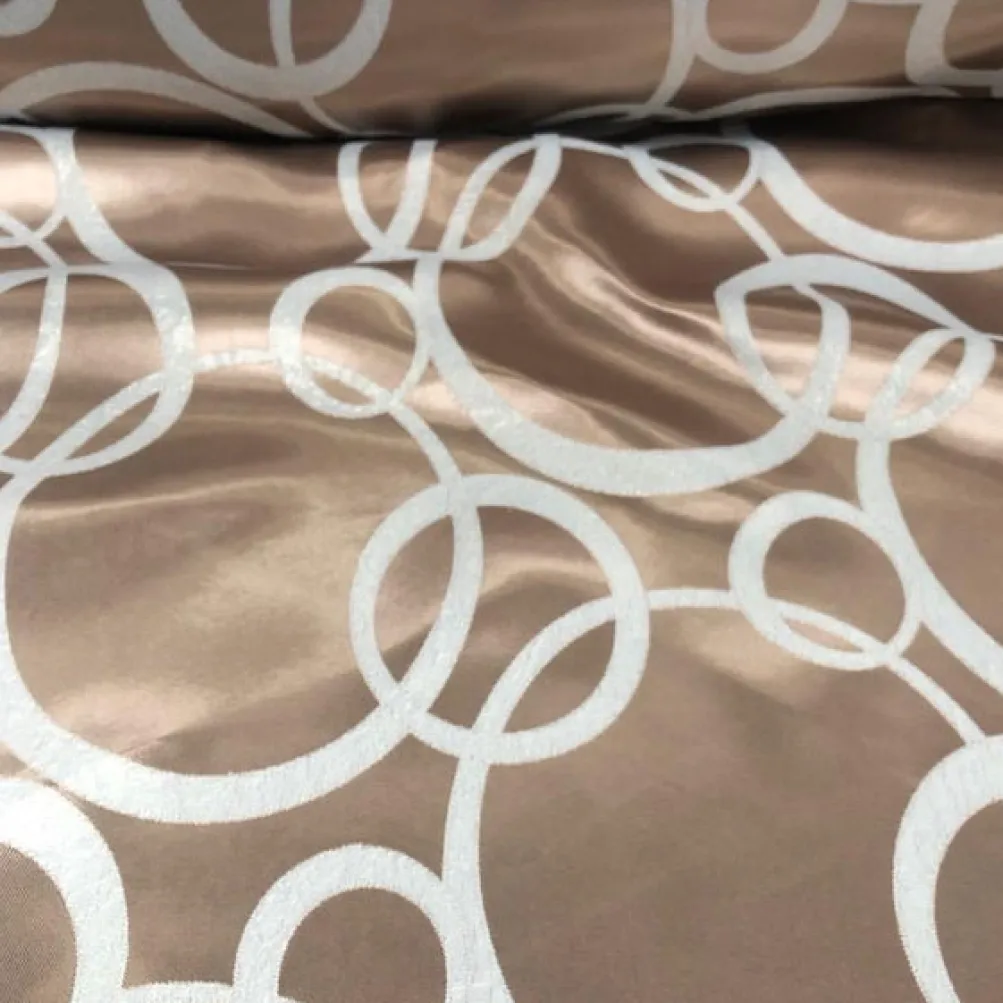 Cirque Jacquard (Reversible) Table Linen in Champagne