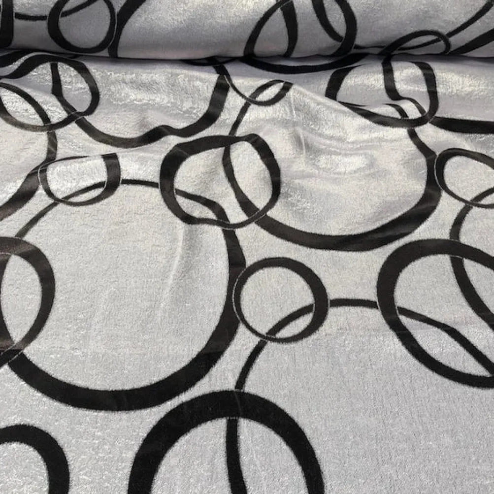 Cirque Jacquard (Reversible) Table Linen in Black