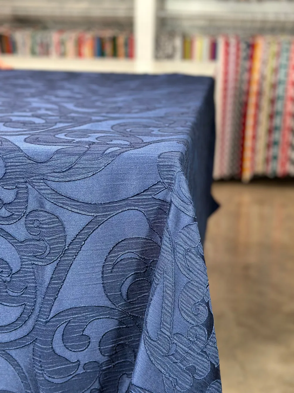 Classic Jacquard Table Linen in Navy