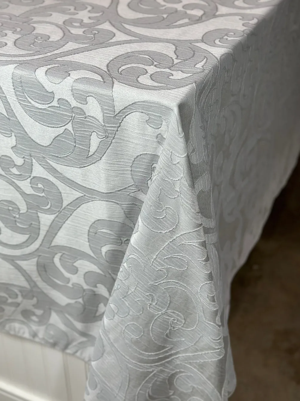 Classic Jacquard Table Linen in White