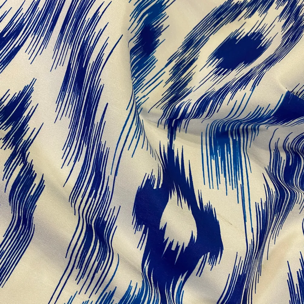 Cosmo Print (Dupioni) Table Linen in Royal