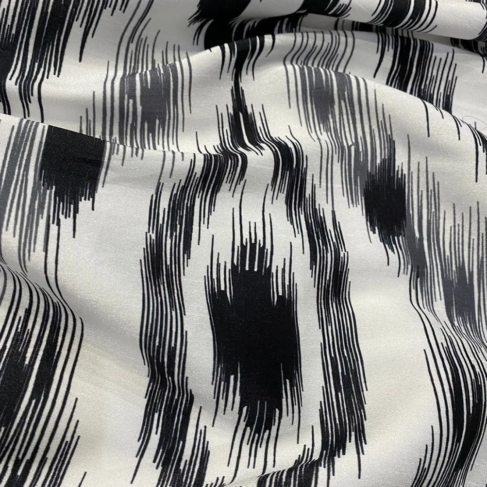 Cosmo Print (Dupioni) Table Napkin in Black