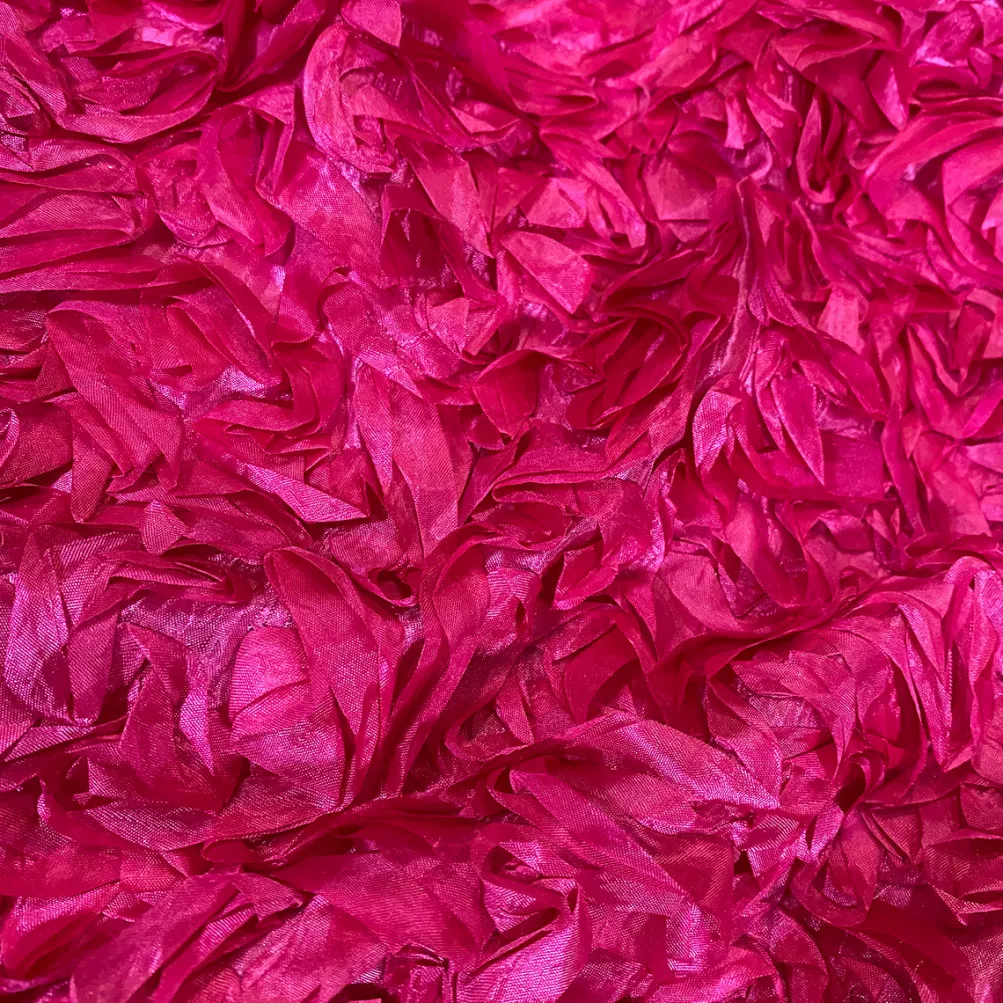 Curly Satin Table Linen In Fuchsia