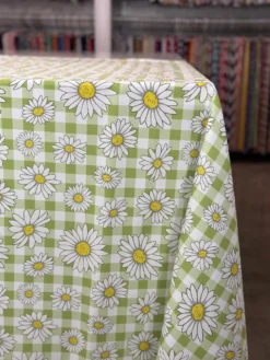 Daisy Checker (Poly Print) Table Linen