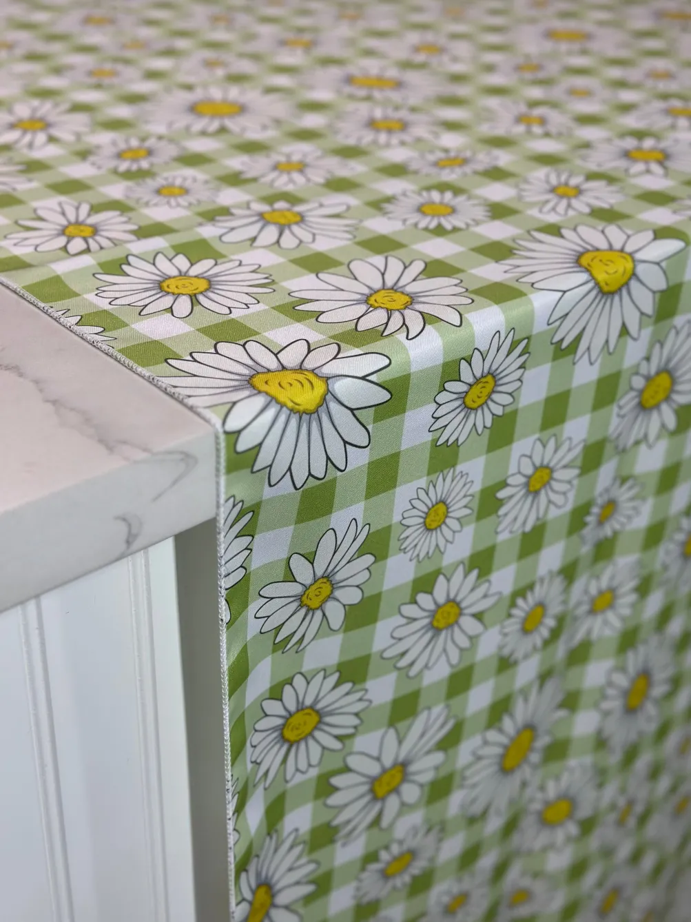 Daisy Checker (Poly Print) Table Linen