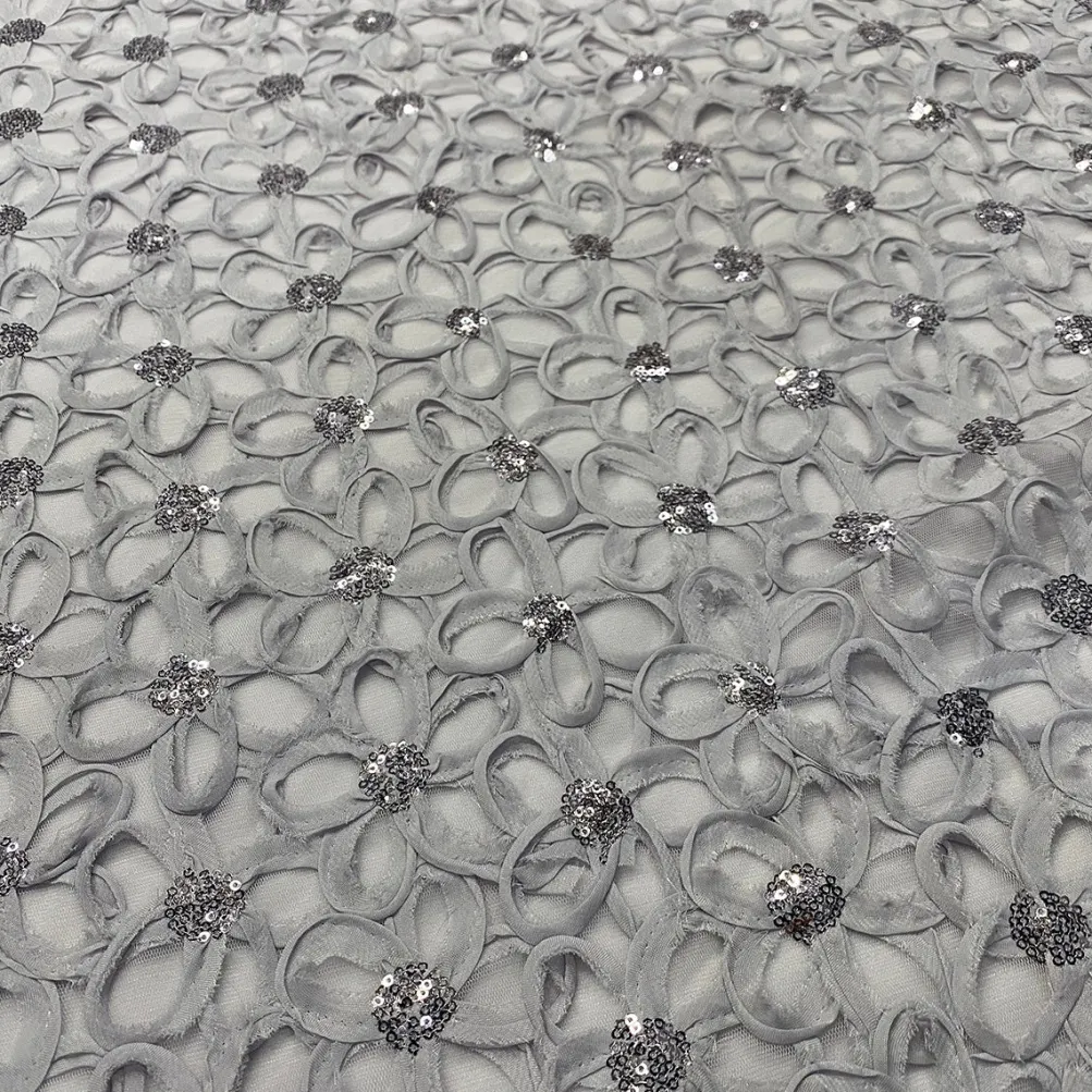 Daisy Sequins Table Linen in Silver