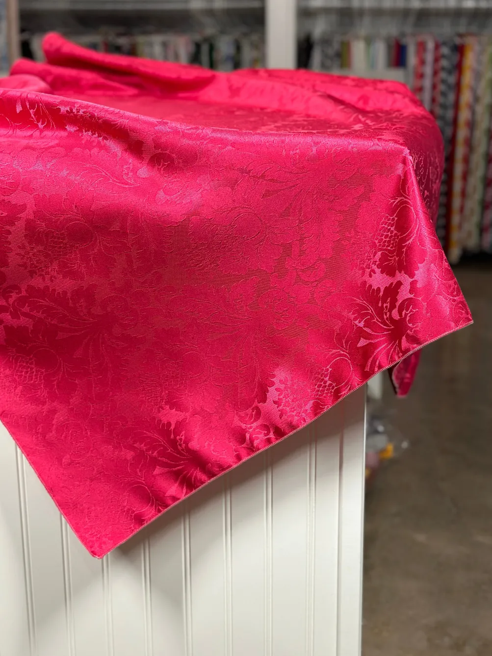Damask Poly Table Linen in Fuchsia 1225