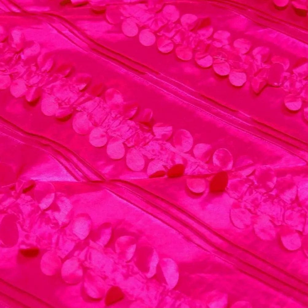 Diagonal Taffeta Table Linen in Fuchsia