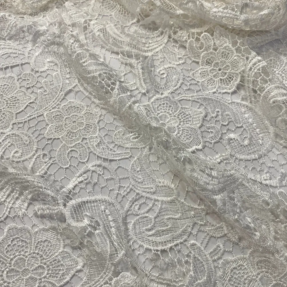 English Lace Table Runner in White