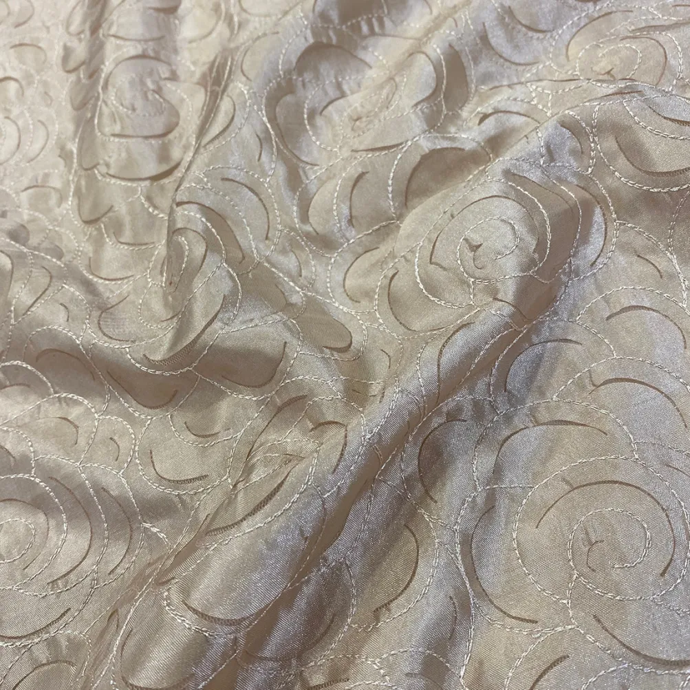 Flora Rose Table Runner in Champagne