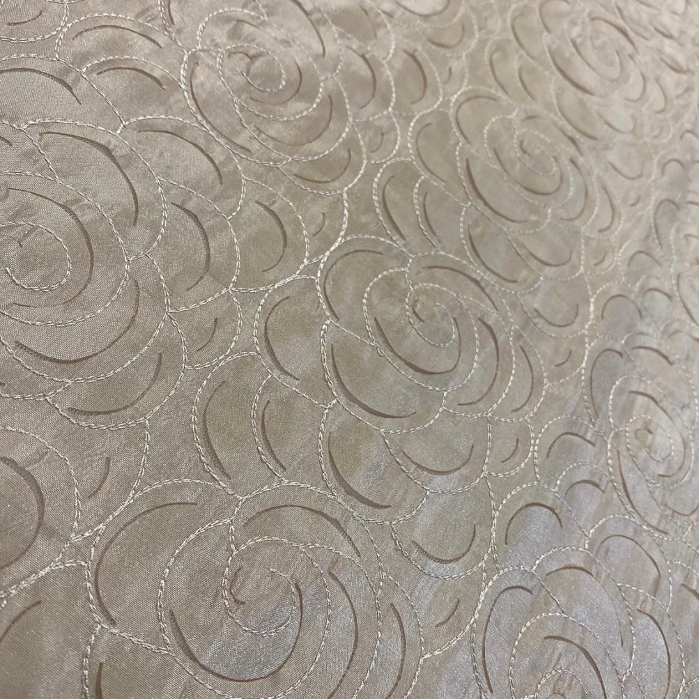 Flora Rose Table Runner in Champagne