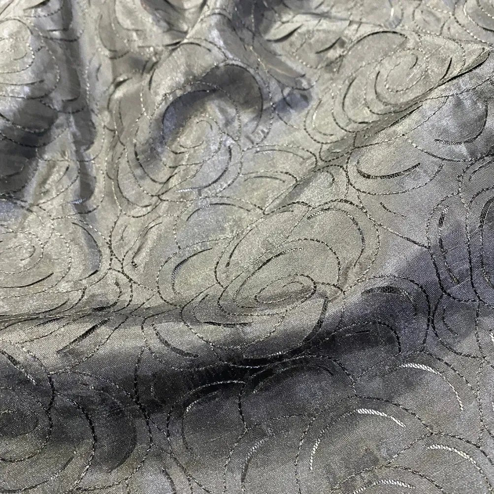 Flora Rose Table Runner in Silver
