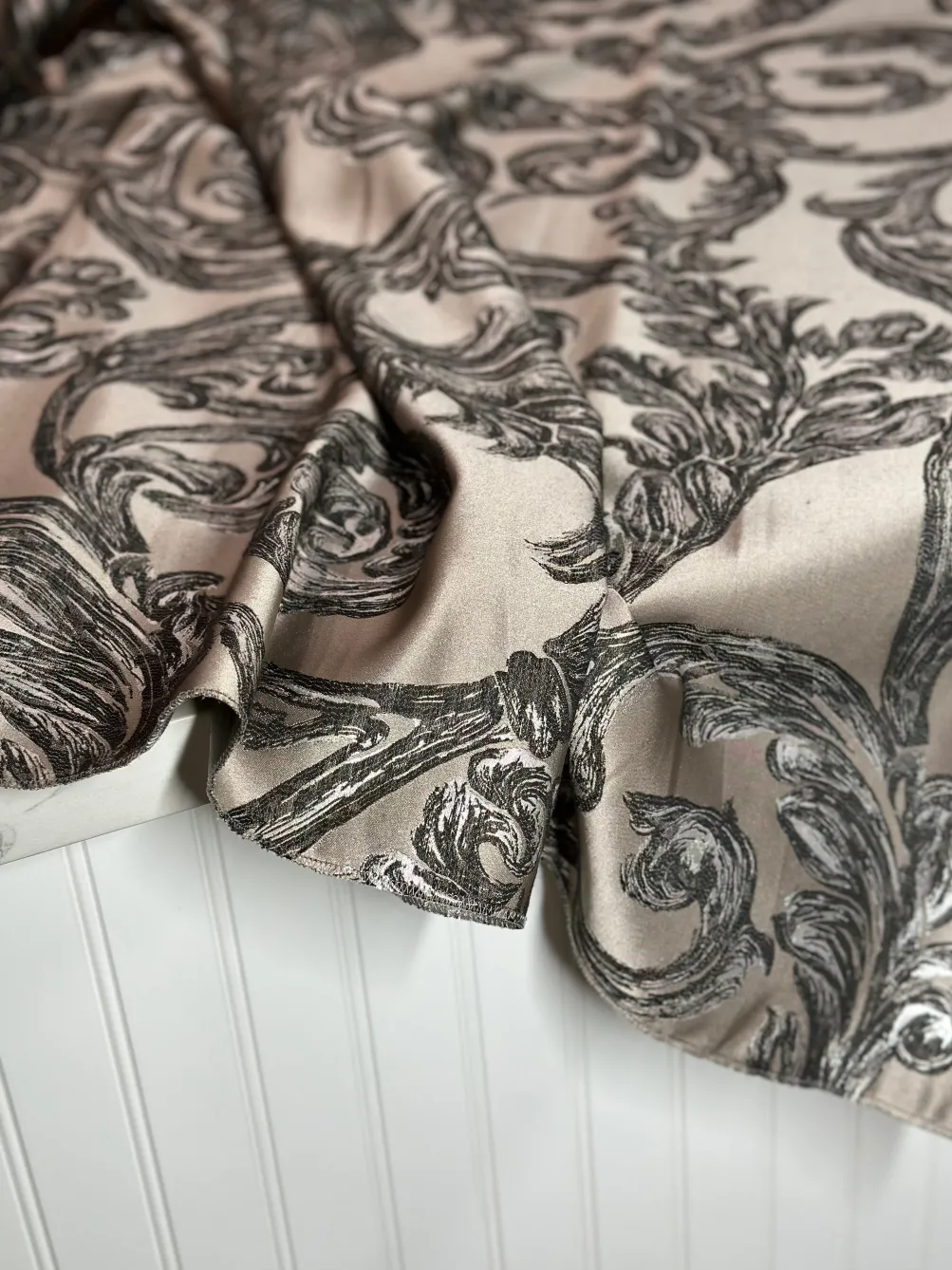 Florence Jacquard Table Linen in Black and Grey