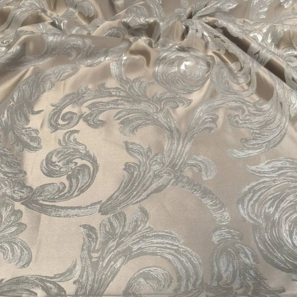 Florence Jacquard Table Linen in Silver