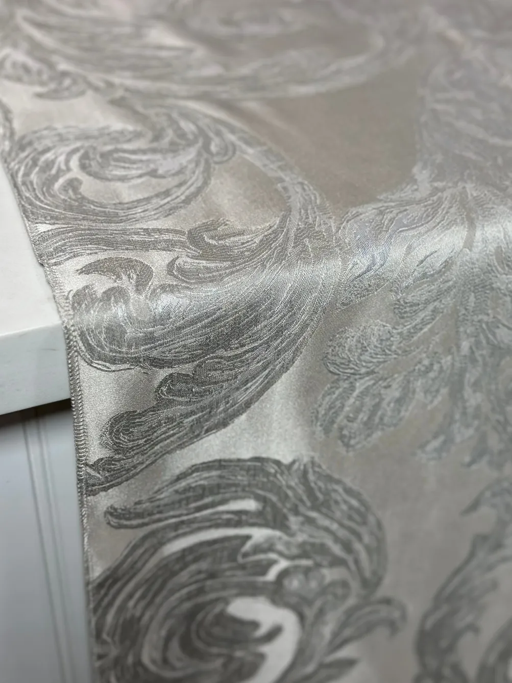 Florence Jacquard Table Linen in Silver and Grey