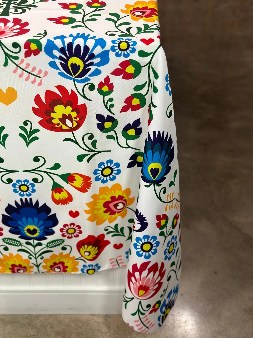 Flower Hoop (Poly Print) Table Linen