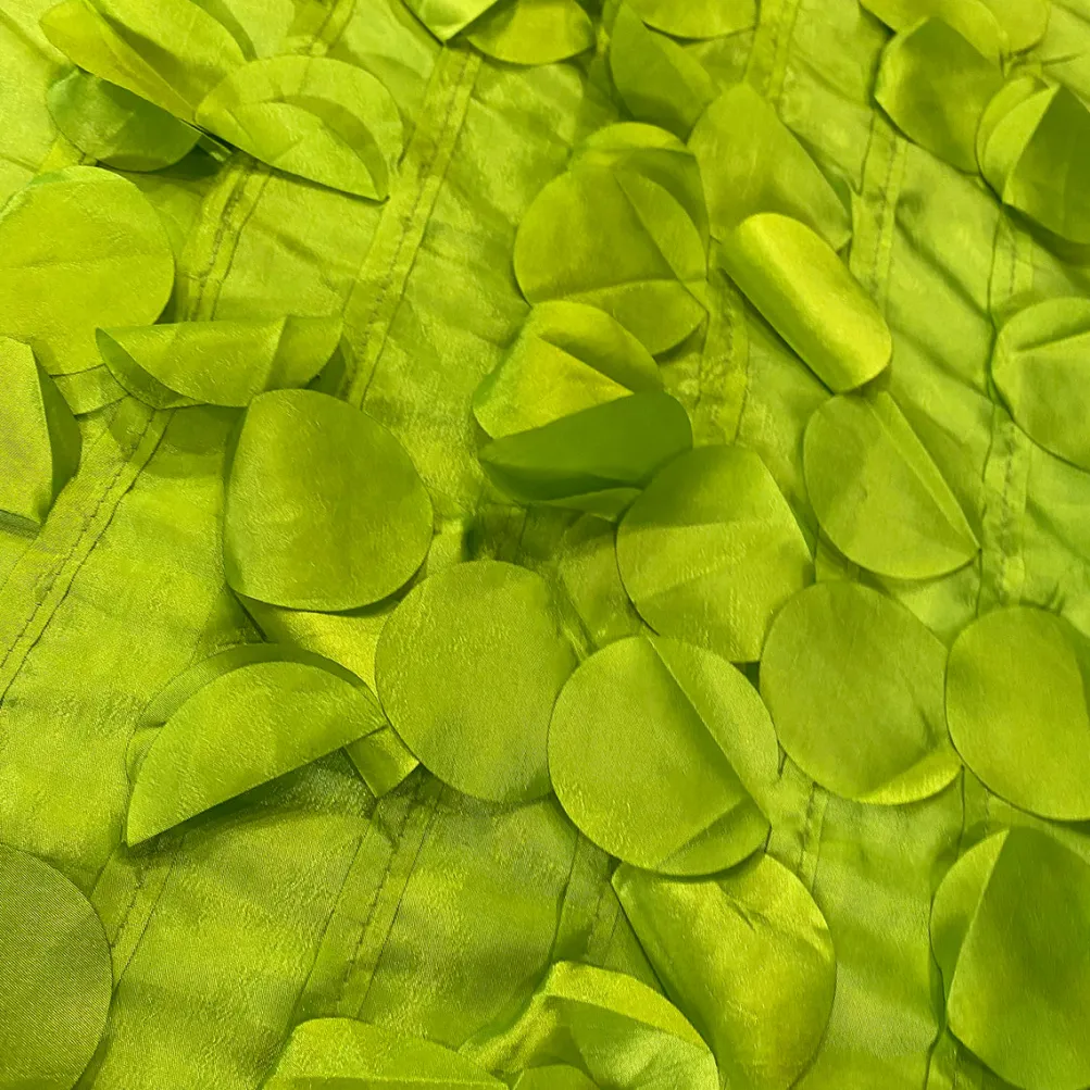 Funzie (Circle Hanging) Taffeta Table Runner in Lime