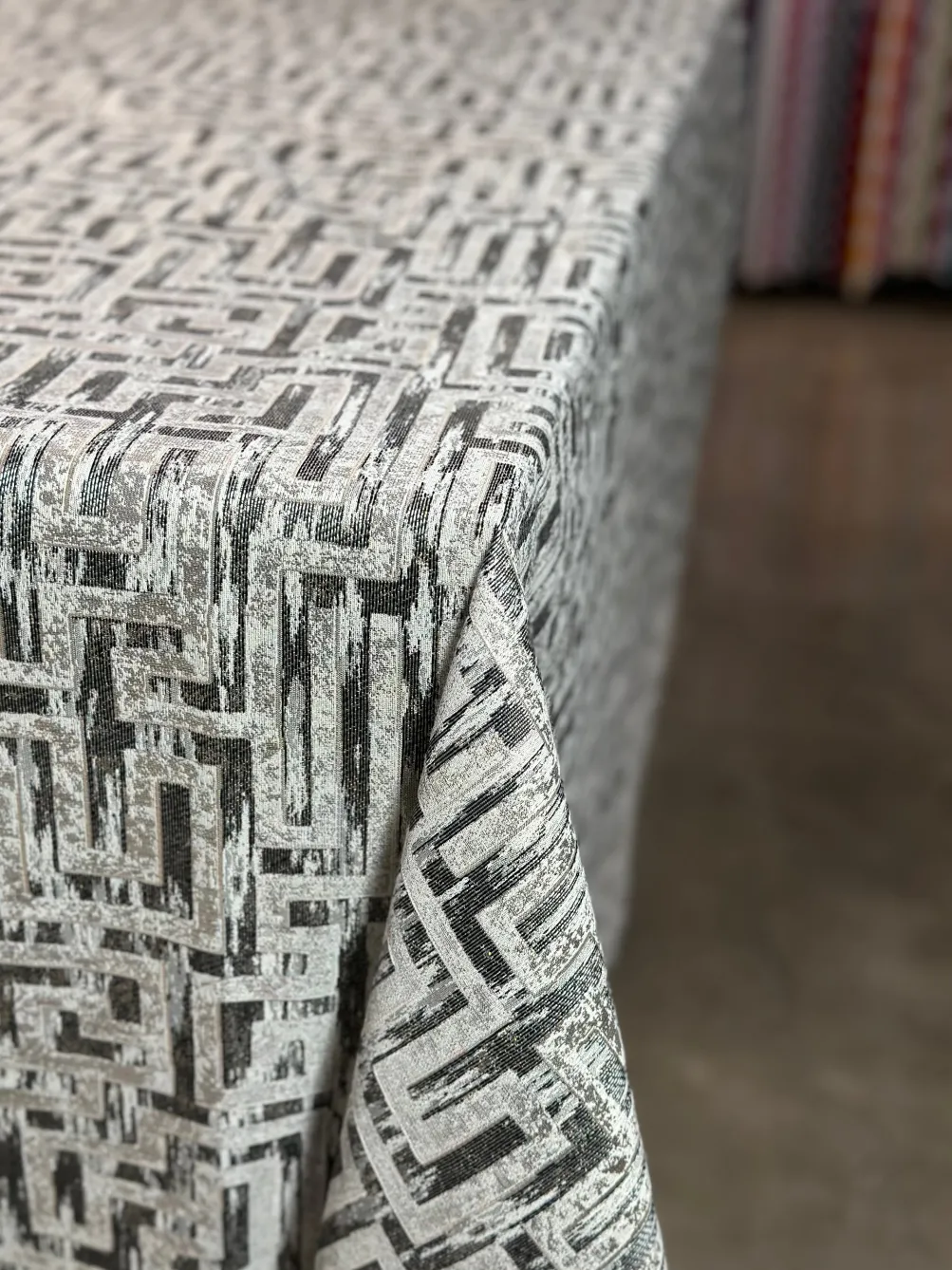 Gio Jacquard Table Linen in Grey