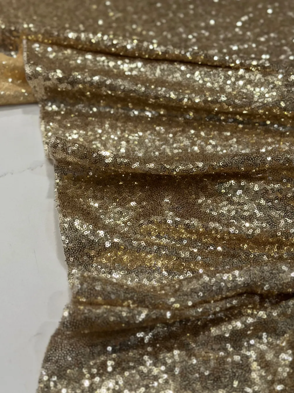 Glitz Sequins Table Linen in Gold 18K