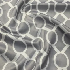 Halo Print (Lamour) Table Runner in Silver