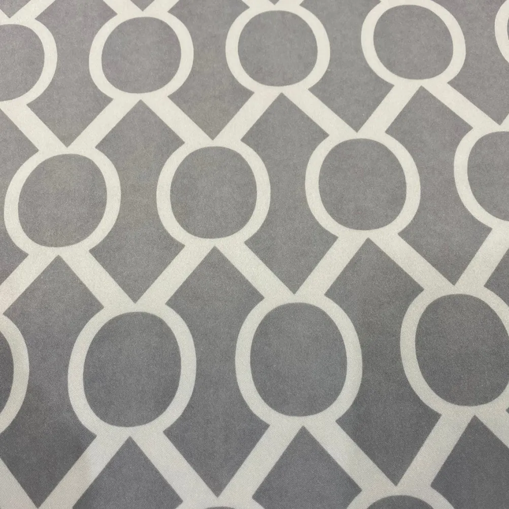 Halo Print (Lamour) Table Runner in Silver
