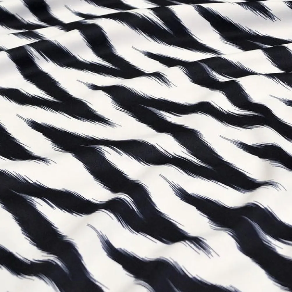 Horizon (Poly Print) Table Runner in Black