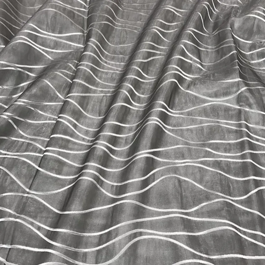 Karawave Jacquard (Reversible) Table Linen in Silver