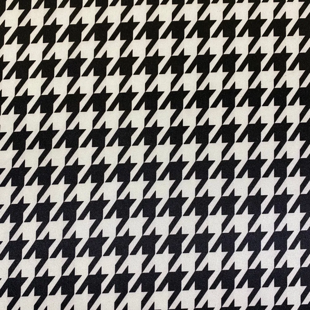 Lamour Prints Table Runner in Houndstooth
