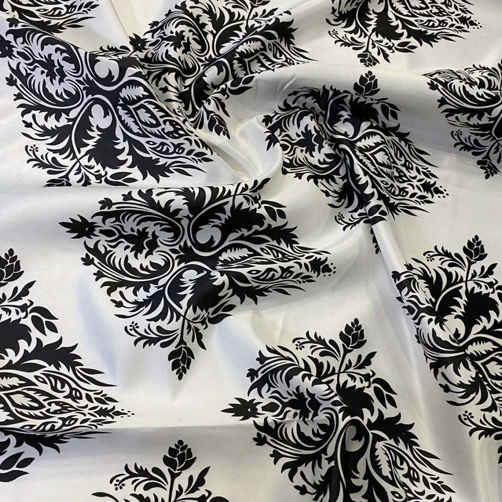 Lamour Prints Table Runner in Classic Damask