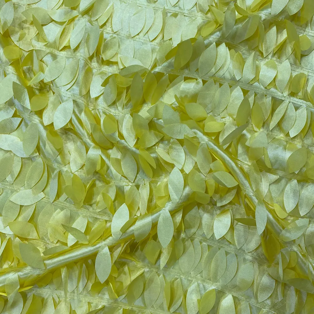 Leaf Hanging Taffeta Table Runner in Lime