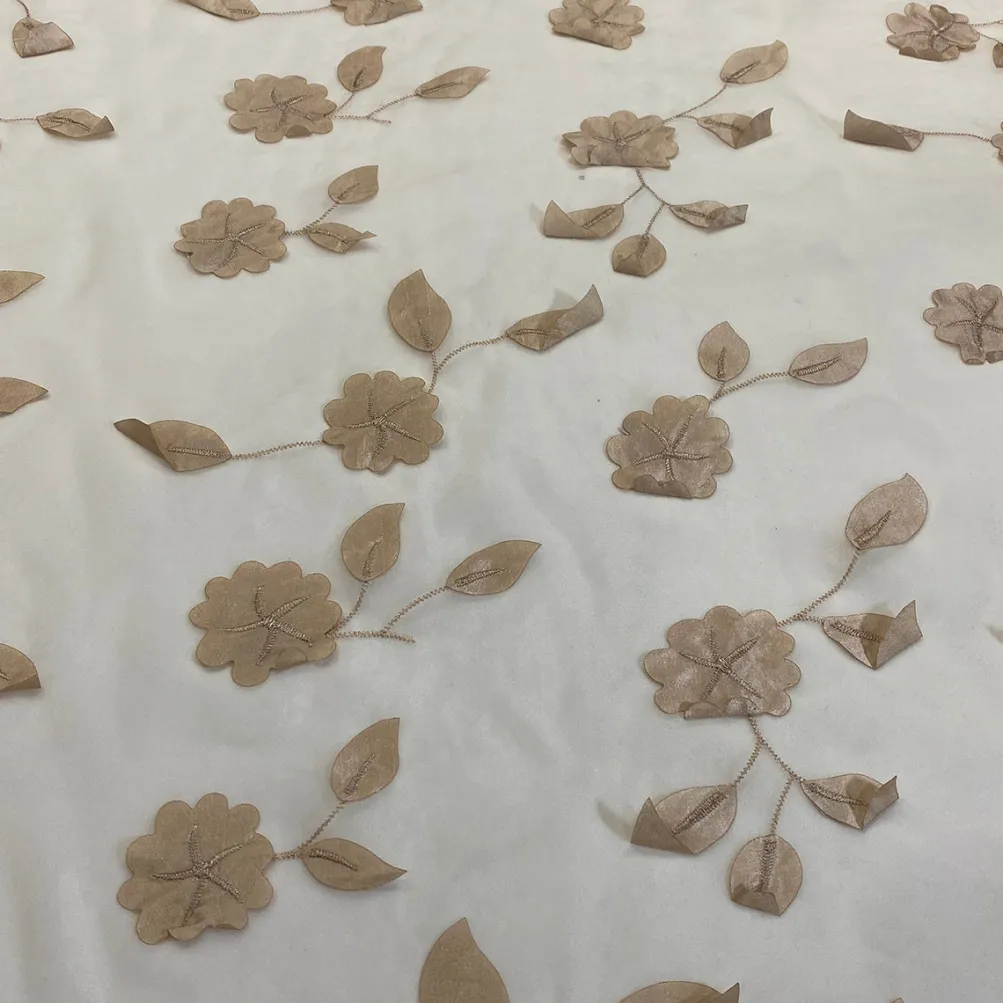 Lily Petal Table Runner in Champagne