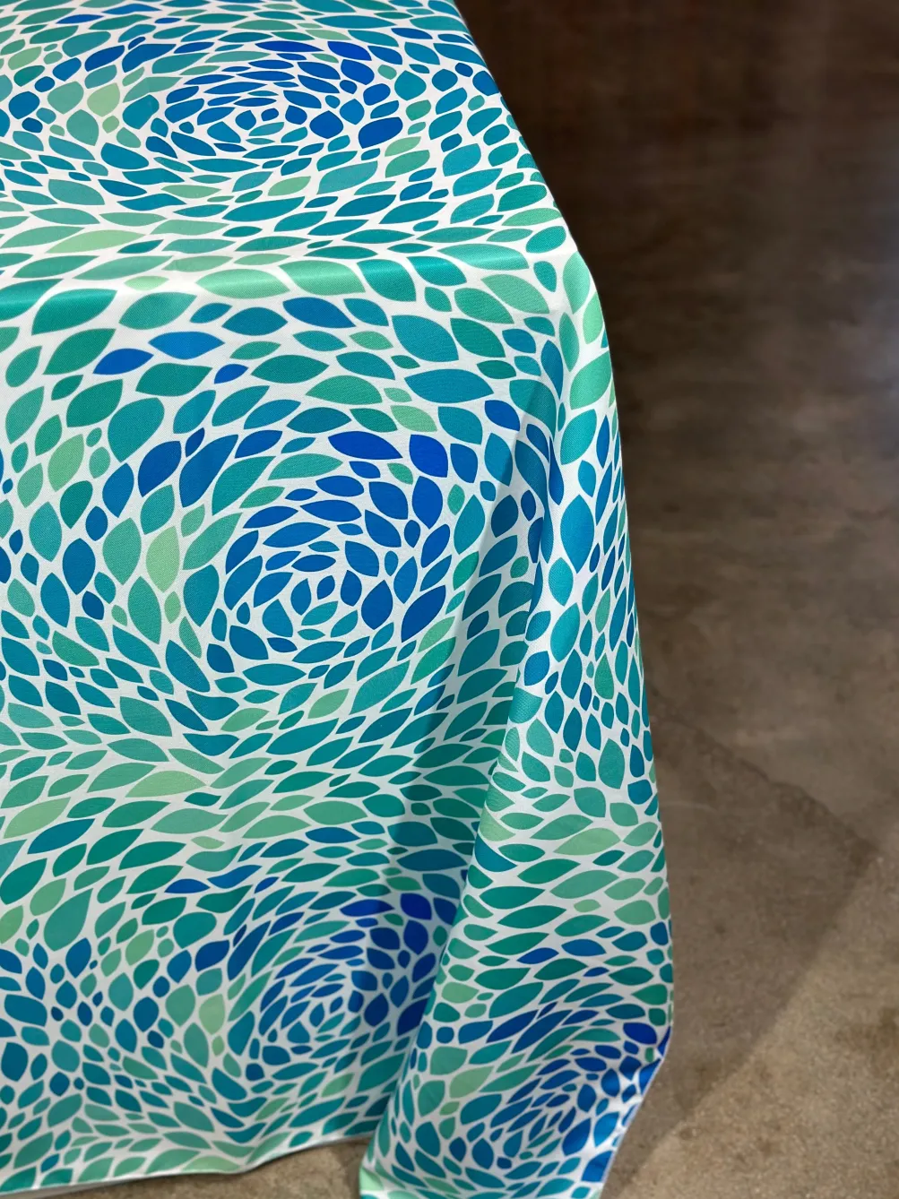 Locus Leaf (Poly Print) Table Linen in Blue