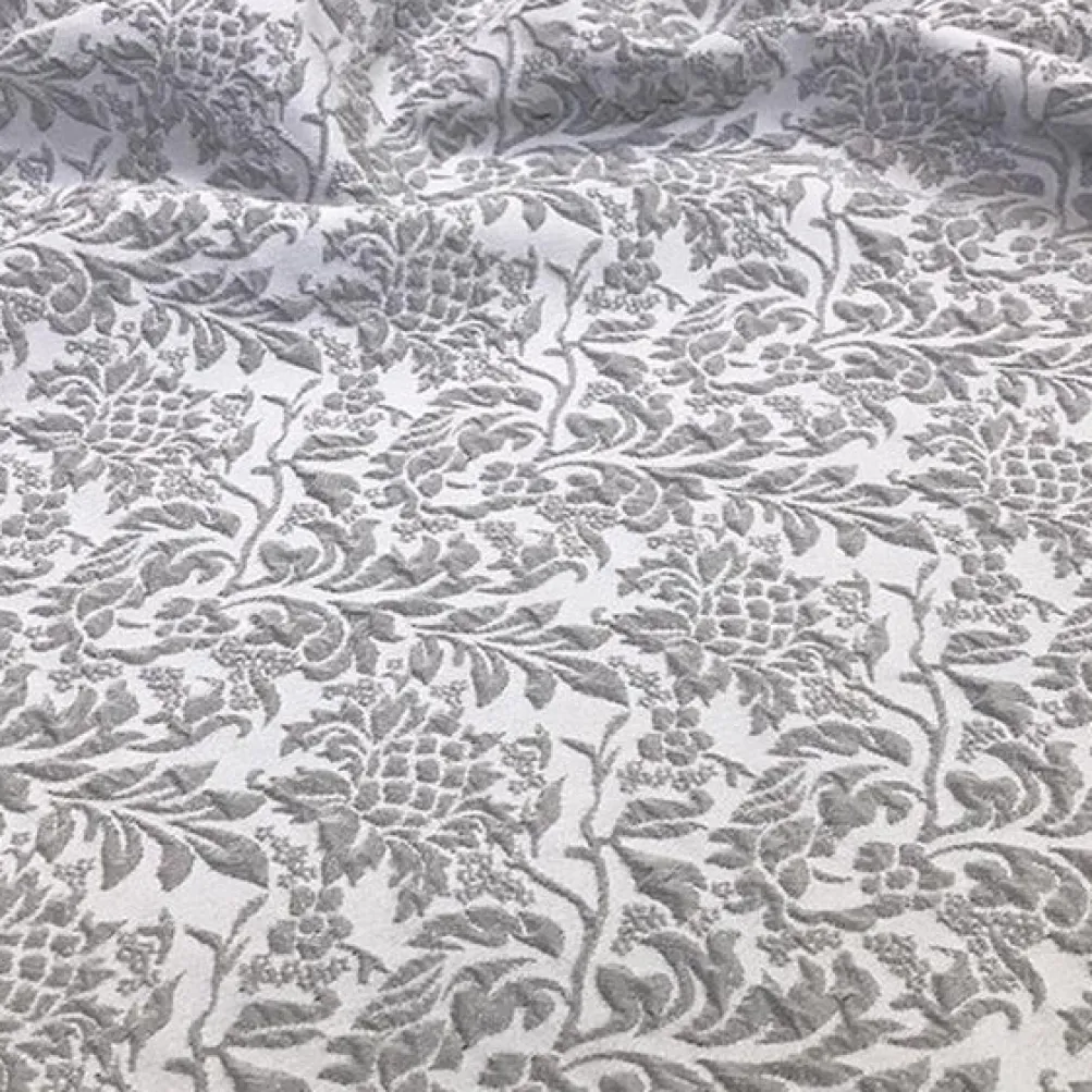 Lucia Jacquard Table Runner in Silver