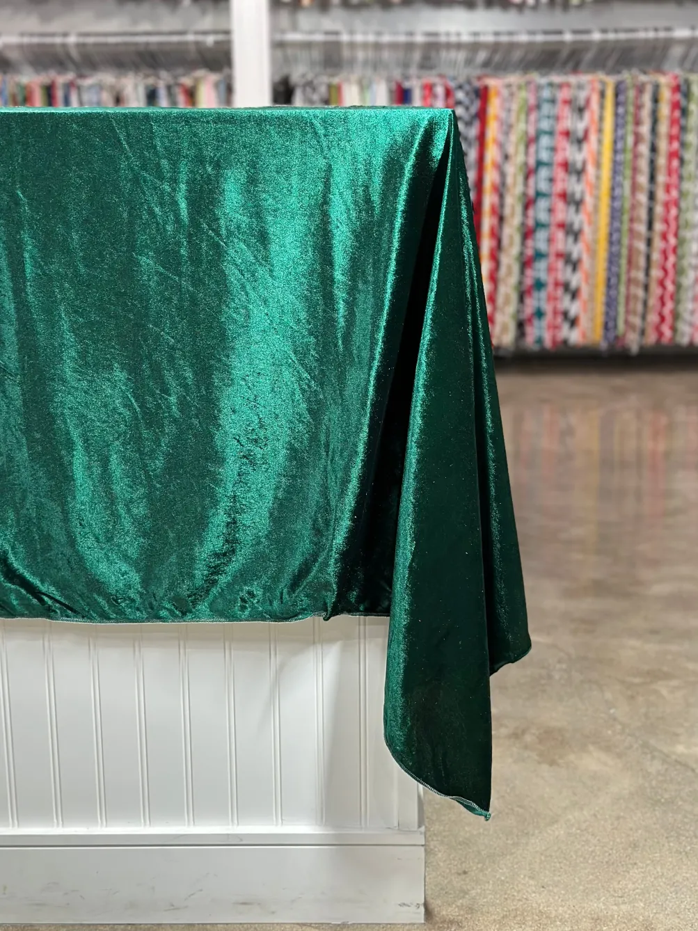Lush Velvet Table Linen in Hunter Green