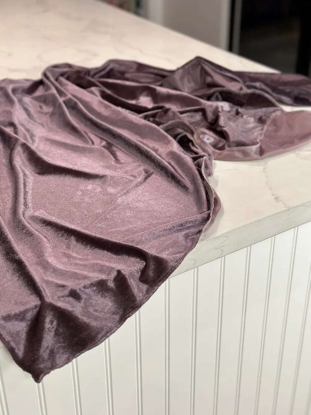 Lush Velvet Table Linen in Mauve