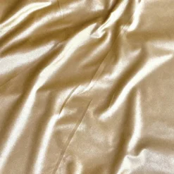 Luxury Plush Velvet Table Linen in Champagne