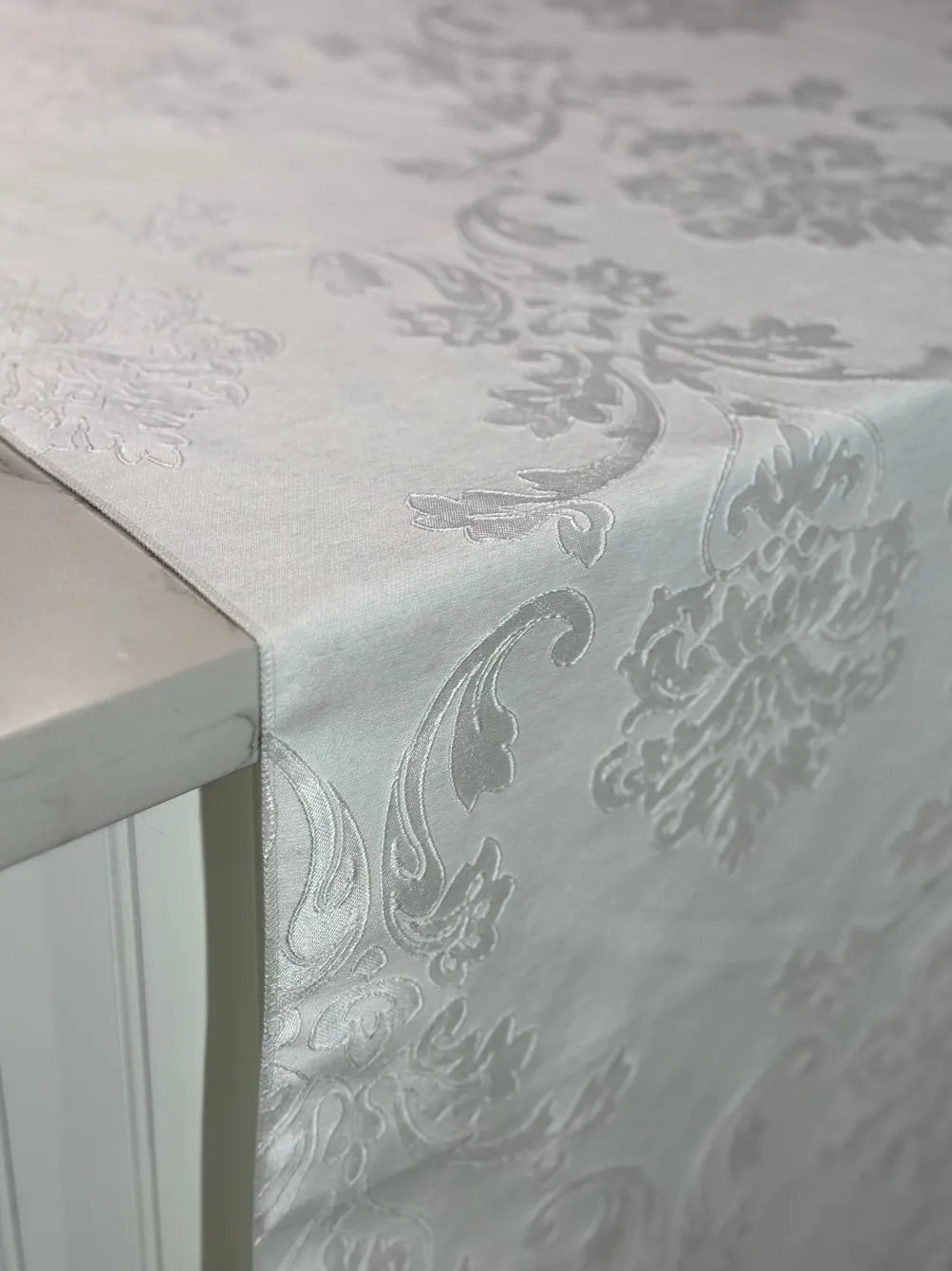 Madison Jacquard (Reversible) Table Linen in White