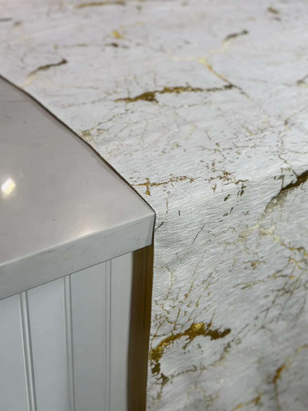 Marble Jacquard Table Linen in Gold