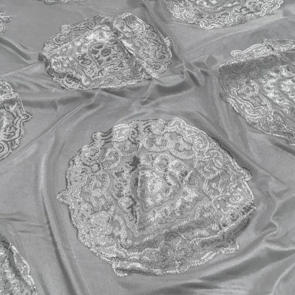 Medallion Jacquard Sheer Table Linen in Silver