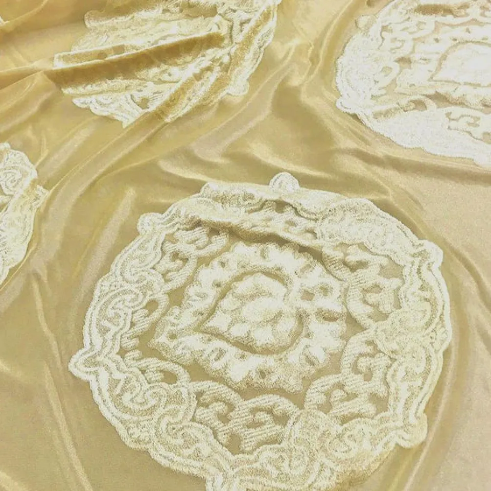 Medallion Jacquard Sheer Table Runner in Gold