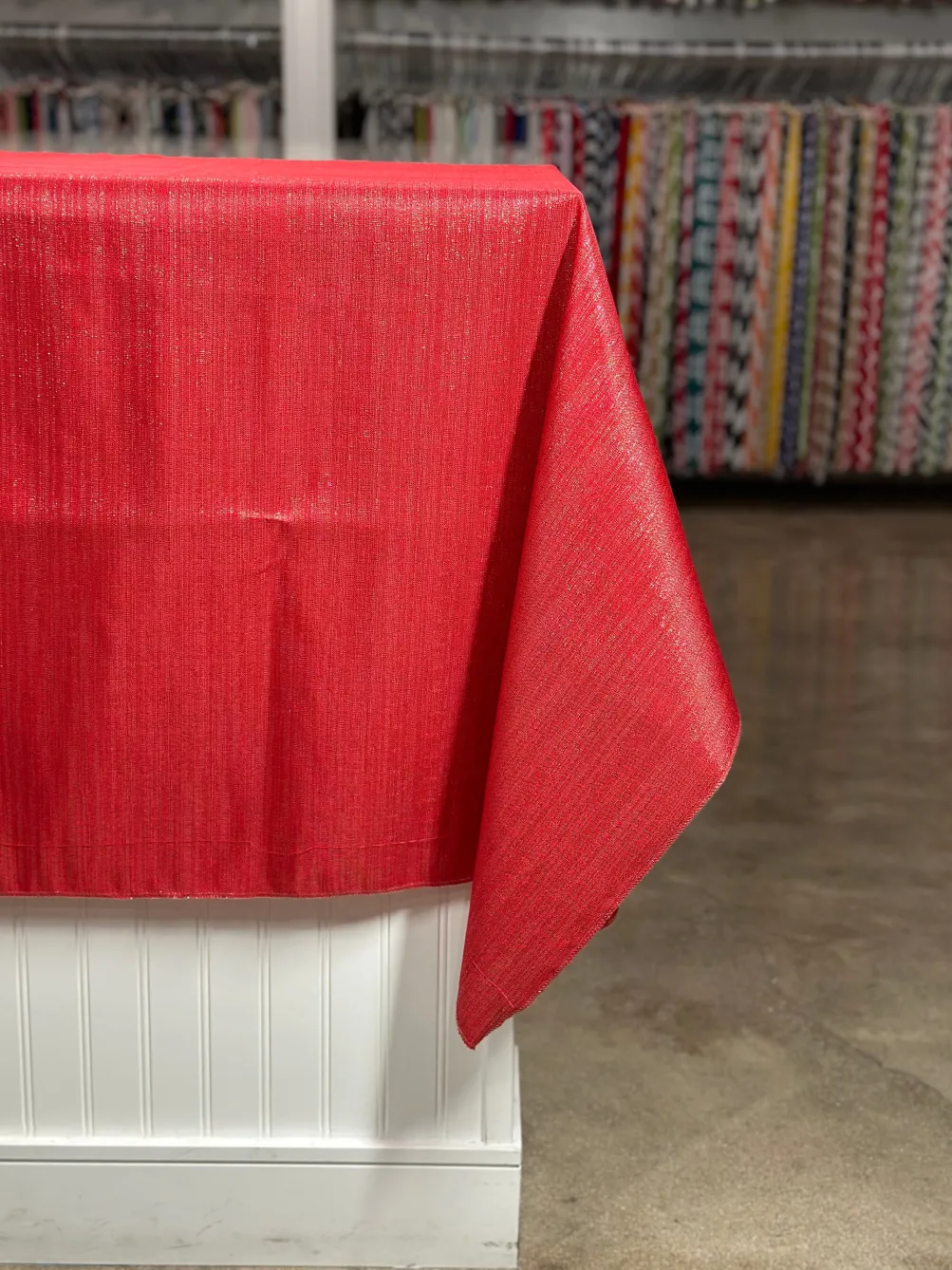 Metallic Burlap Table Linen in Red/Silver