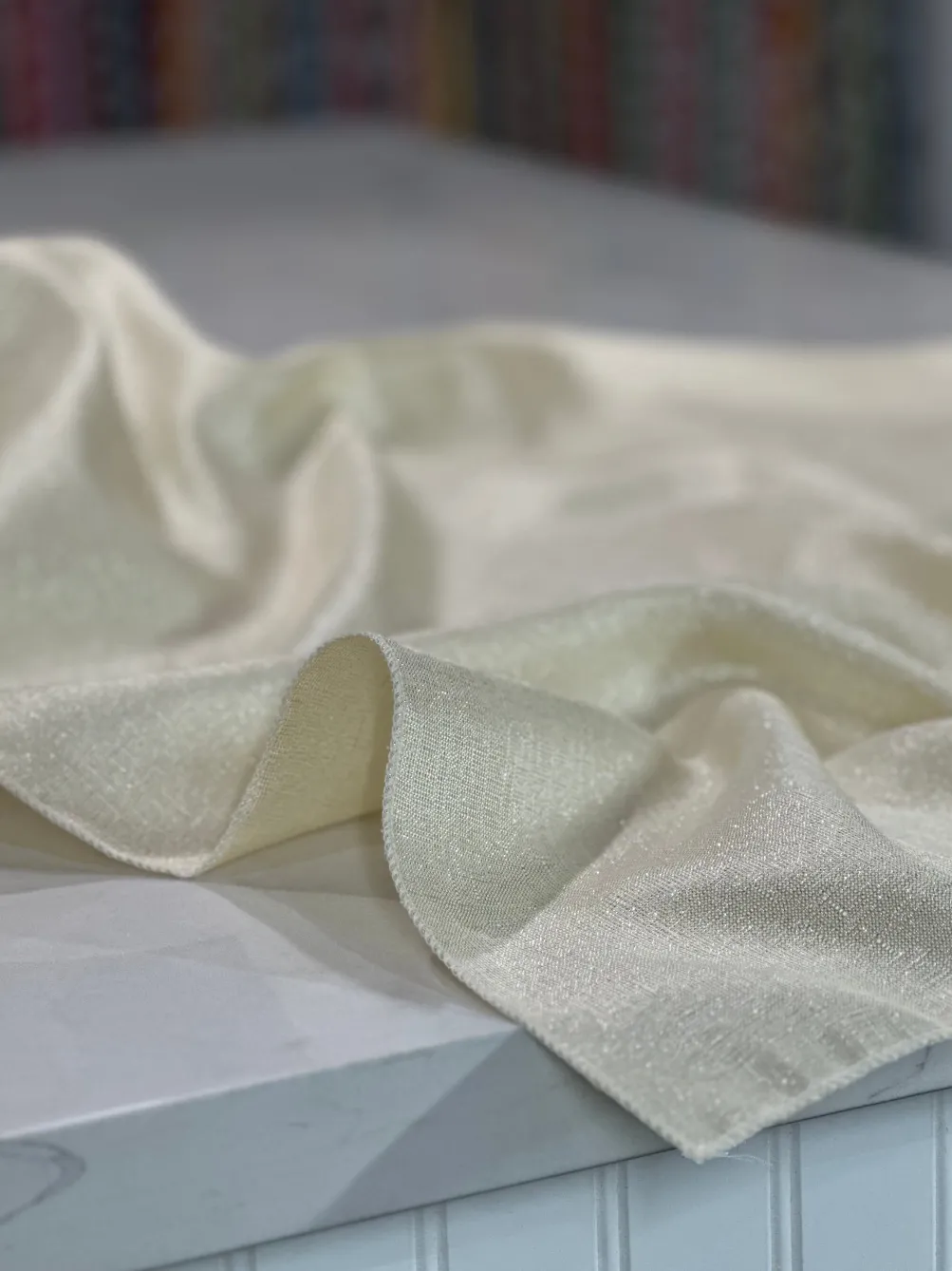 Metallic Burlap Table Linen in Ivory/Silver