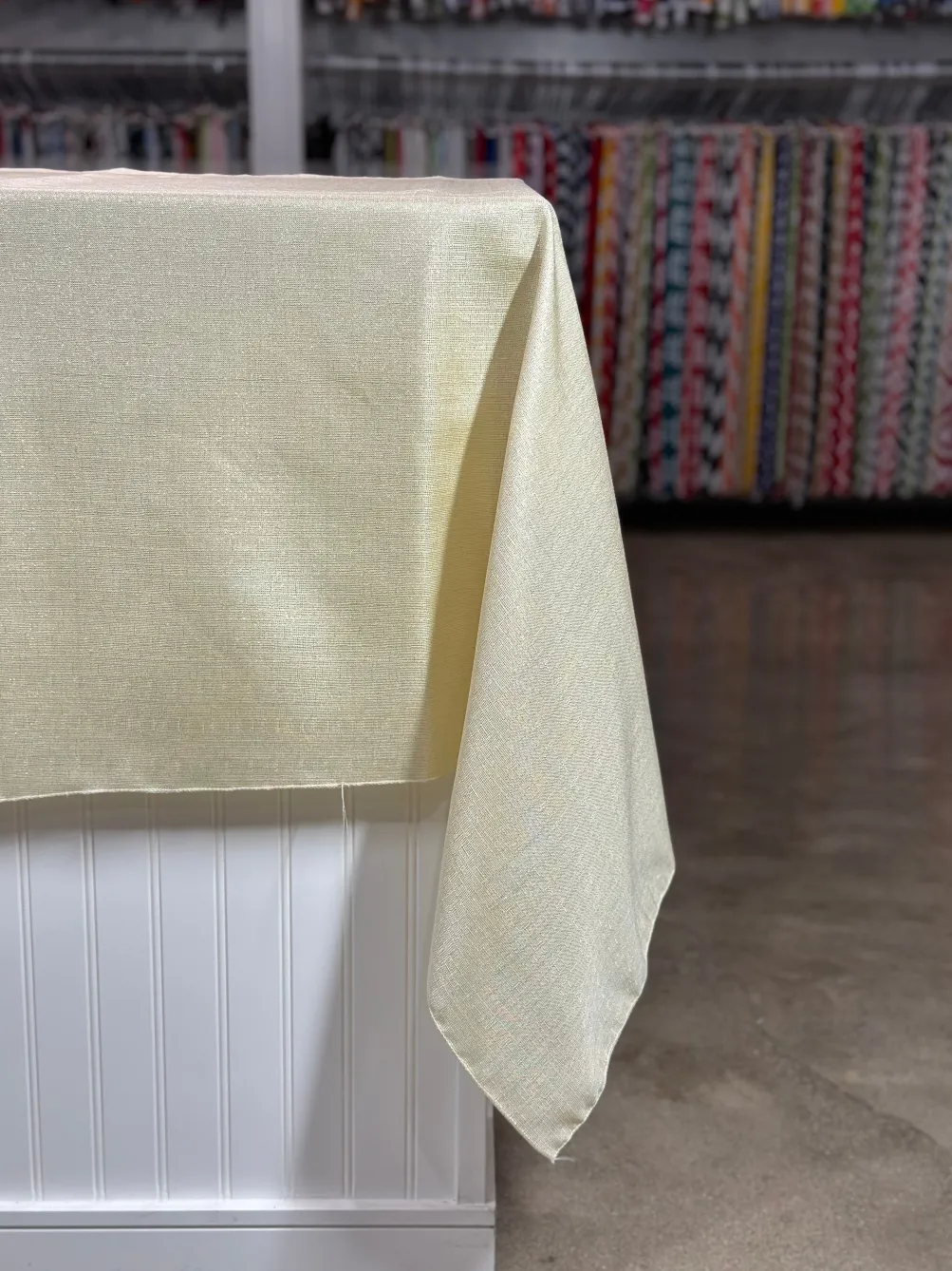 Metallic Burlap Table Linen in Ivory/Silver