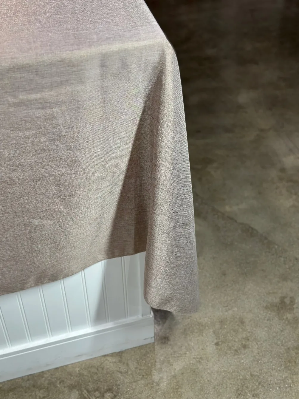 Metallic Burlap Table Linen in Khaki/Gold