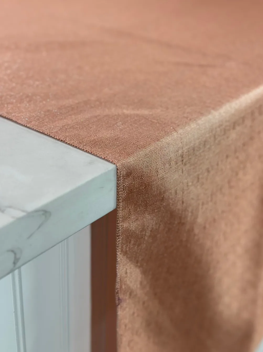 Metallic Burlap Table Linen in Blush/Silver