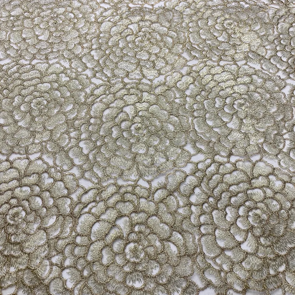 Metallic Rose Table Runner in Champagne